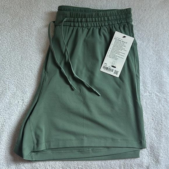 NWT Lululemon Men’s XXL Soft Jersey Shorts 5” in Grey Eucalyptus color - Picture 3 of 4